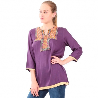 Blusa Morada con Bordado