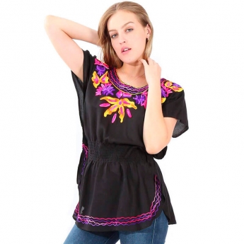 Blusa Negra con Bordado