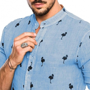 Camisa Azul con Estampado de Flamencos